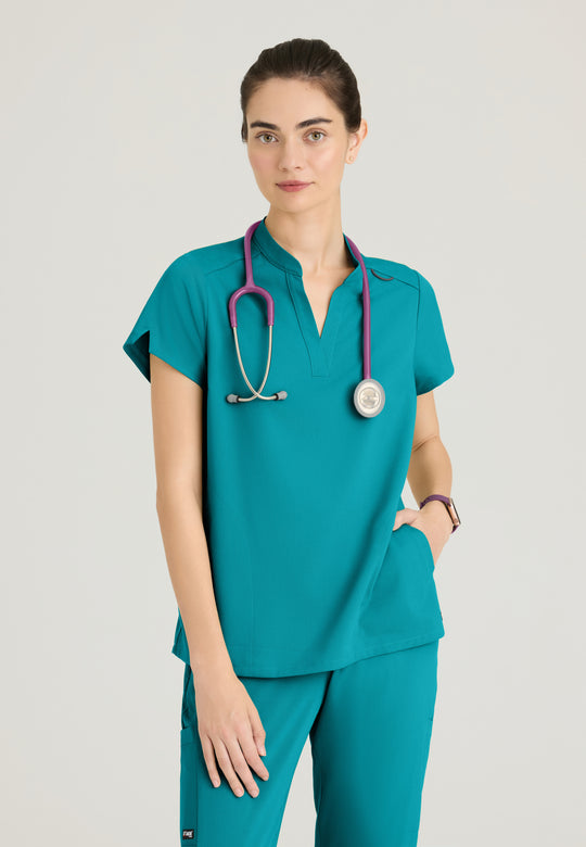 Avery 2-Pocket Banded Collar Top